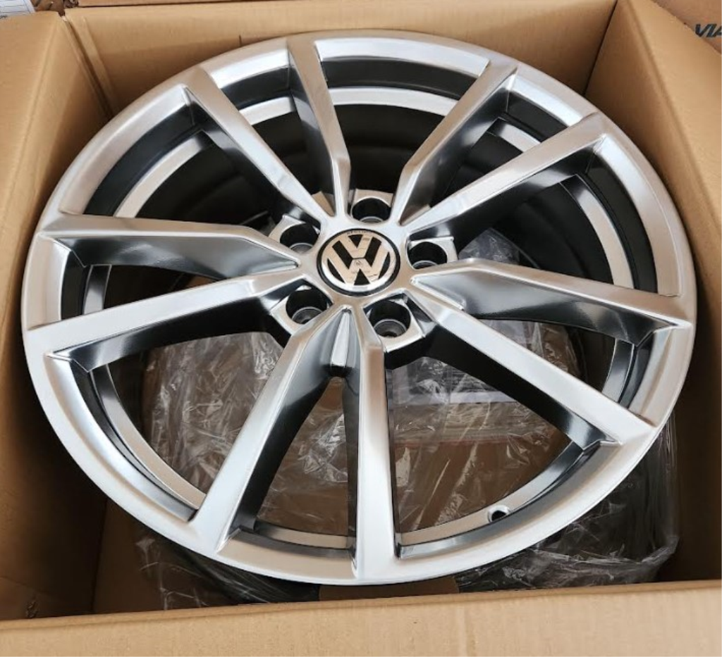 18X8 5X112 ET45 57.1 HYPER BLACK BK864 GOLF 7