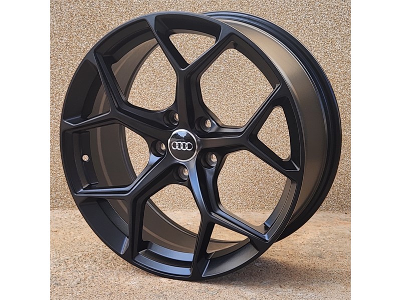 18X8 5X112 ET35 66.45 MATT_BLACK AUDI_RS6_5598