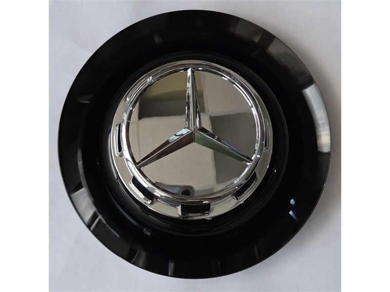 POKLOPAC SA LOGOM MERCEDES VELIKI 3 DIJELA CRNO/CHROM NA UVIJANJE